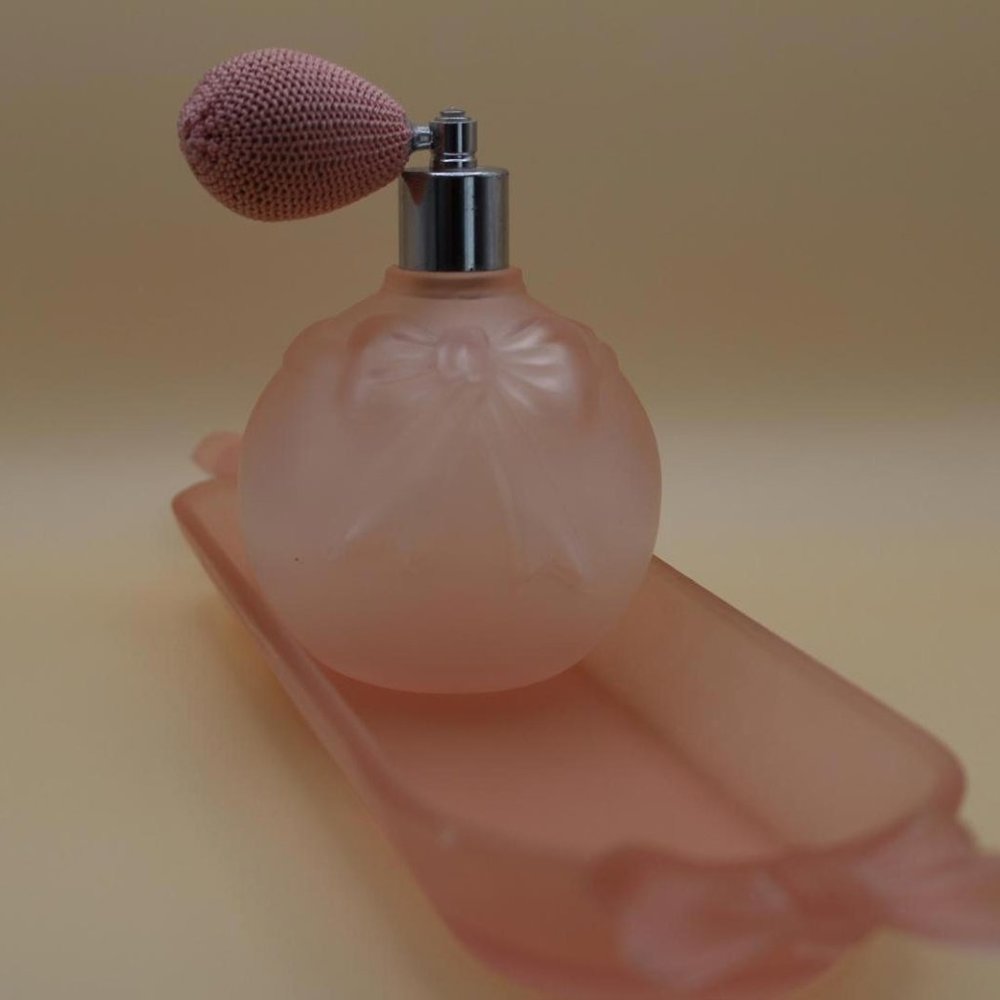 Albert Nipon Boudoir Suite 2 Pcs Frosted Pink Tray Perfume Atomizer